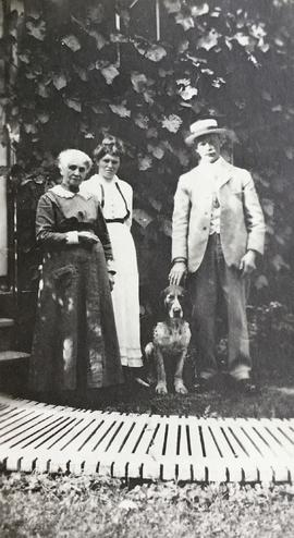 Bessie, Libbie and William L. Campbell