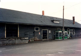 Bradford Go Station - entrance
