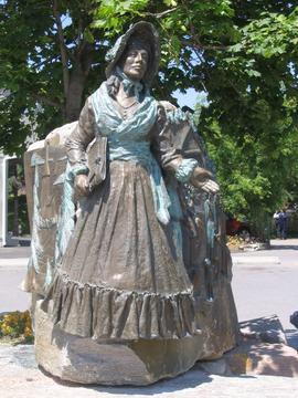 Elizabeth Gwillim Statue