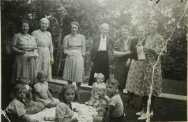 Lloyd Family - women and children